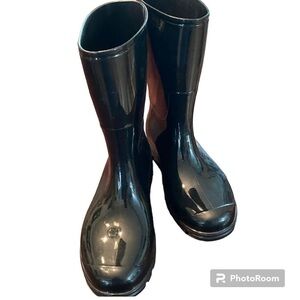 Black Asgard rain boots, size 37. (7).  Good preowned condition.